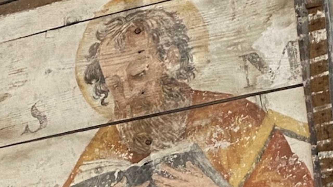 Saisir les saints se font désormais face dans l'église de Nouan-le-Fuzelier, après la découverte de ces fresques.